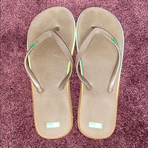 sanuk flip-flops